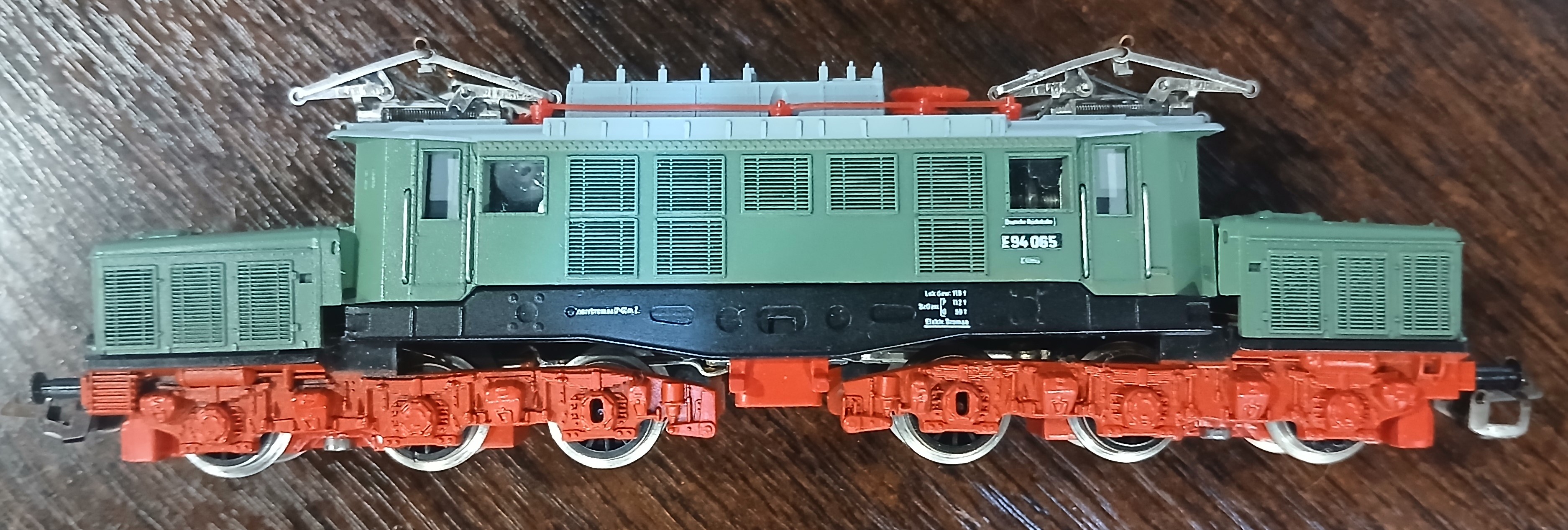 Модель электровоза Е94 фирмы Zeuke