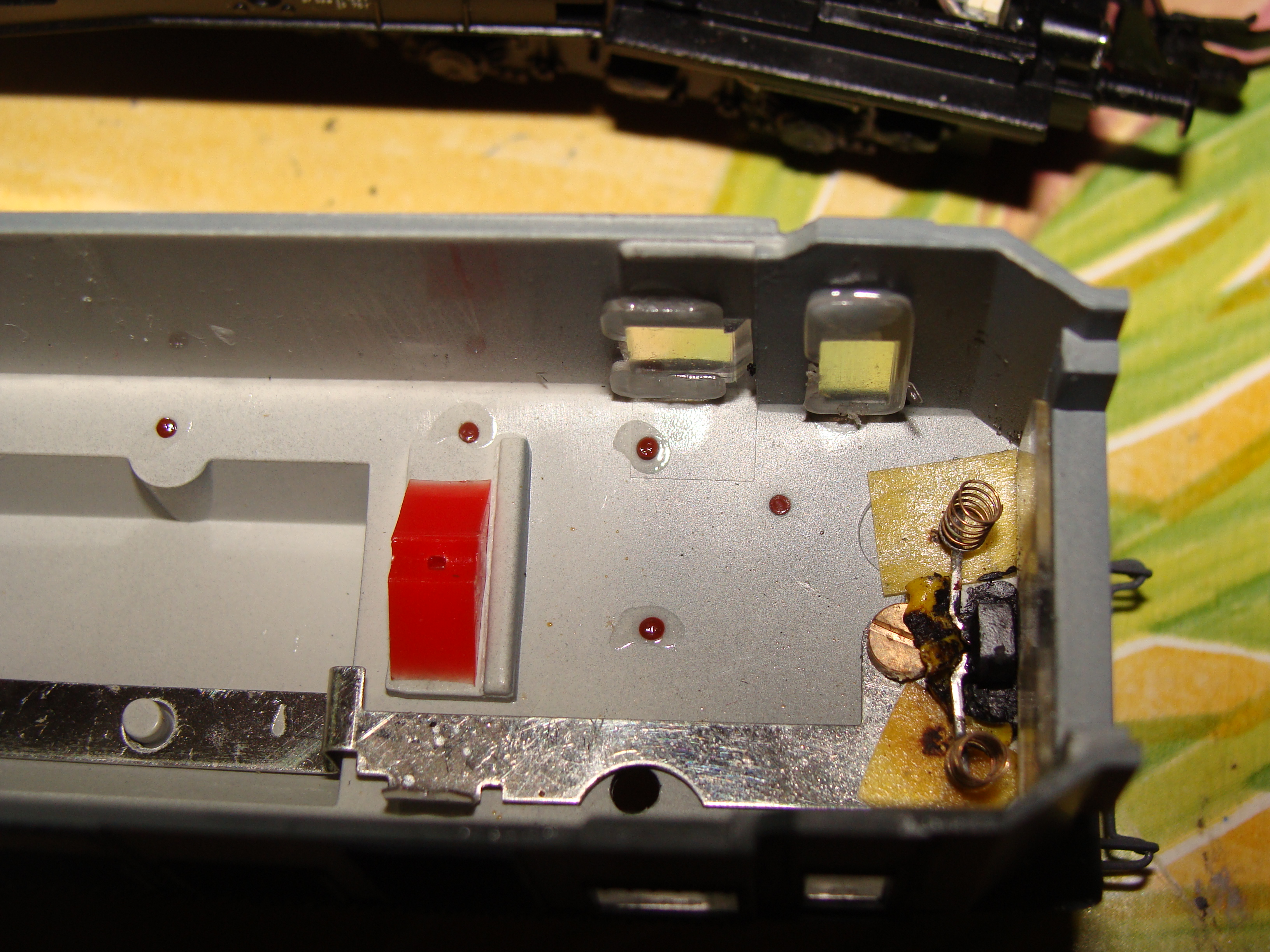 Вид на светодиод головного прожектора изнутри кузова