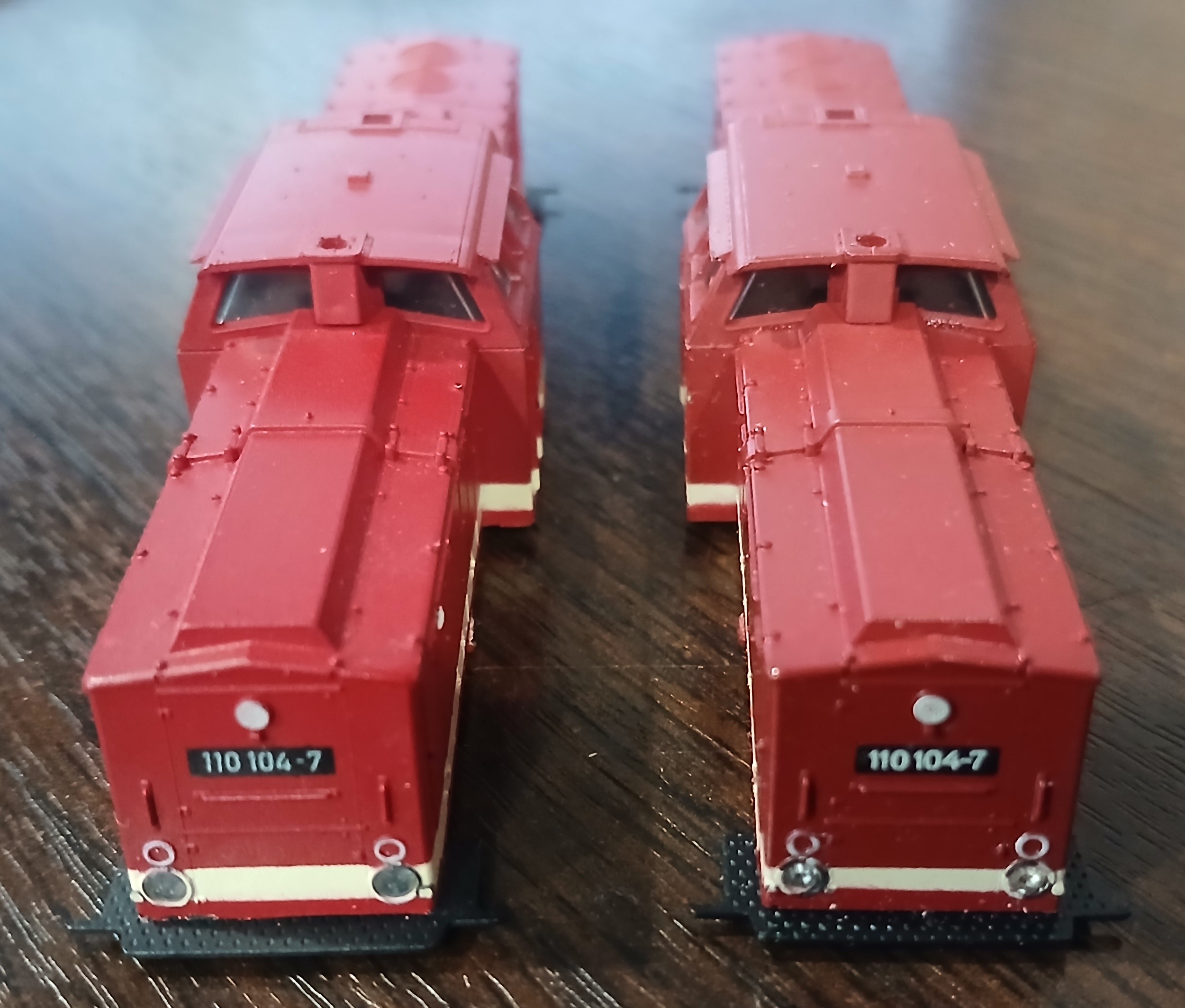 Корпуса разных версий моделей тепловоза V100