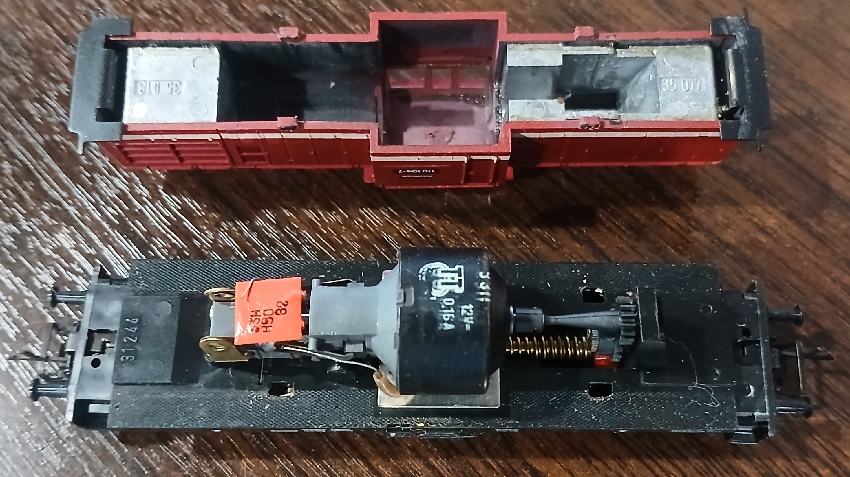 Ходовая часть модели тепловоза V100  первого выпуска