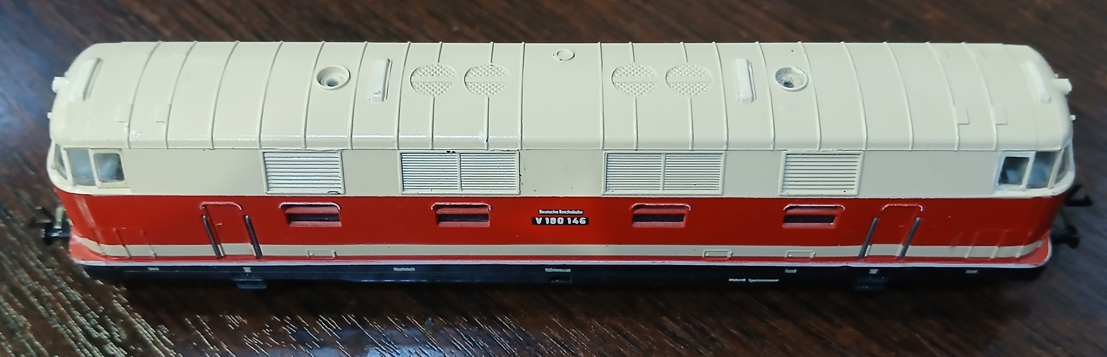 Модель тепловоза V180 вид сверху