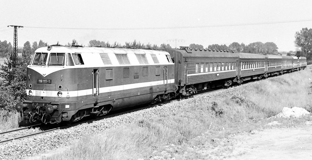 Тепловоз V180