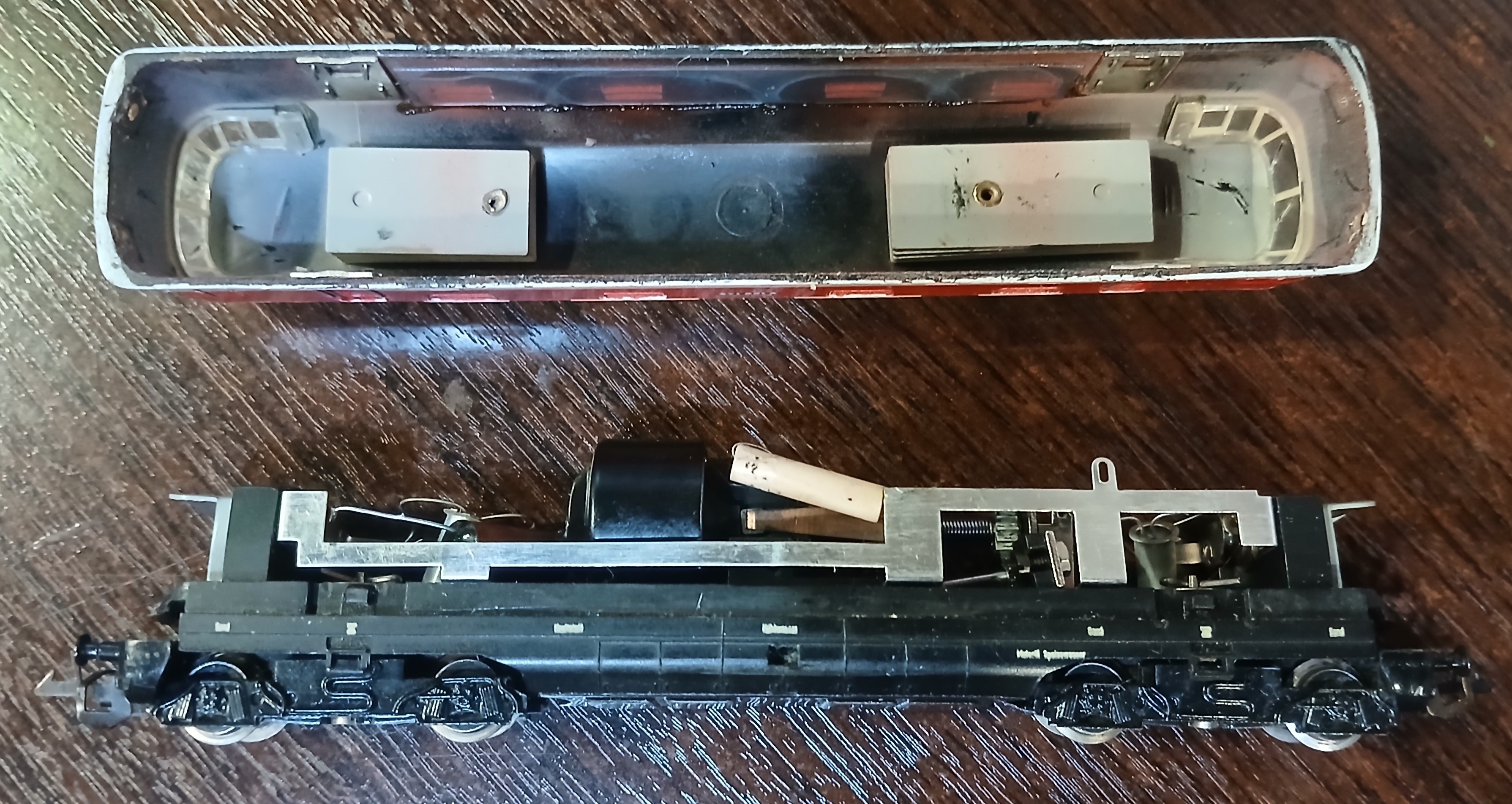 Ходовая часть модели тепловоза V180