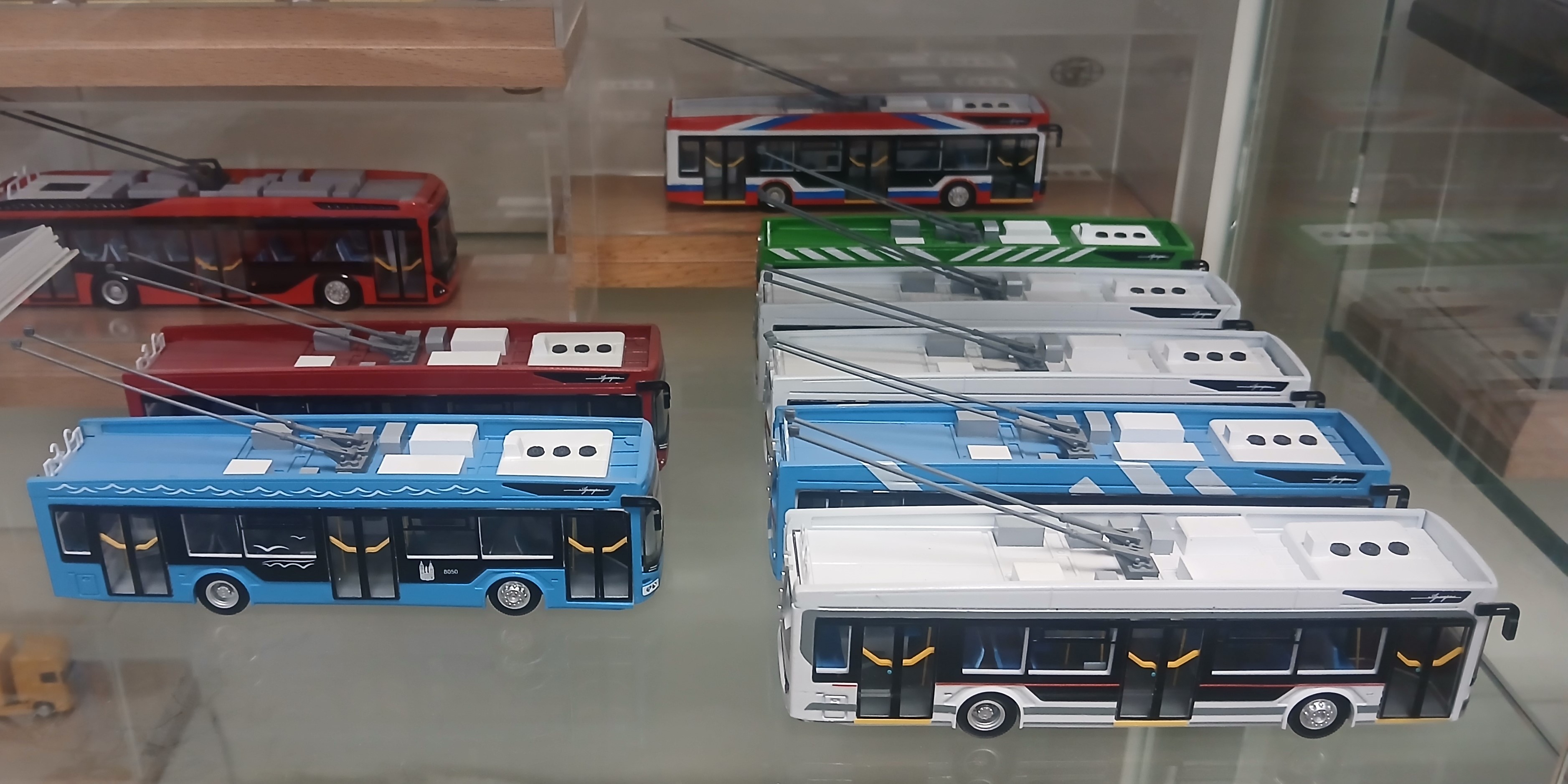 Модели троллейбусов, изготавливаемые мастерской Maketoff