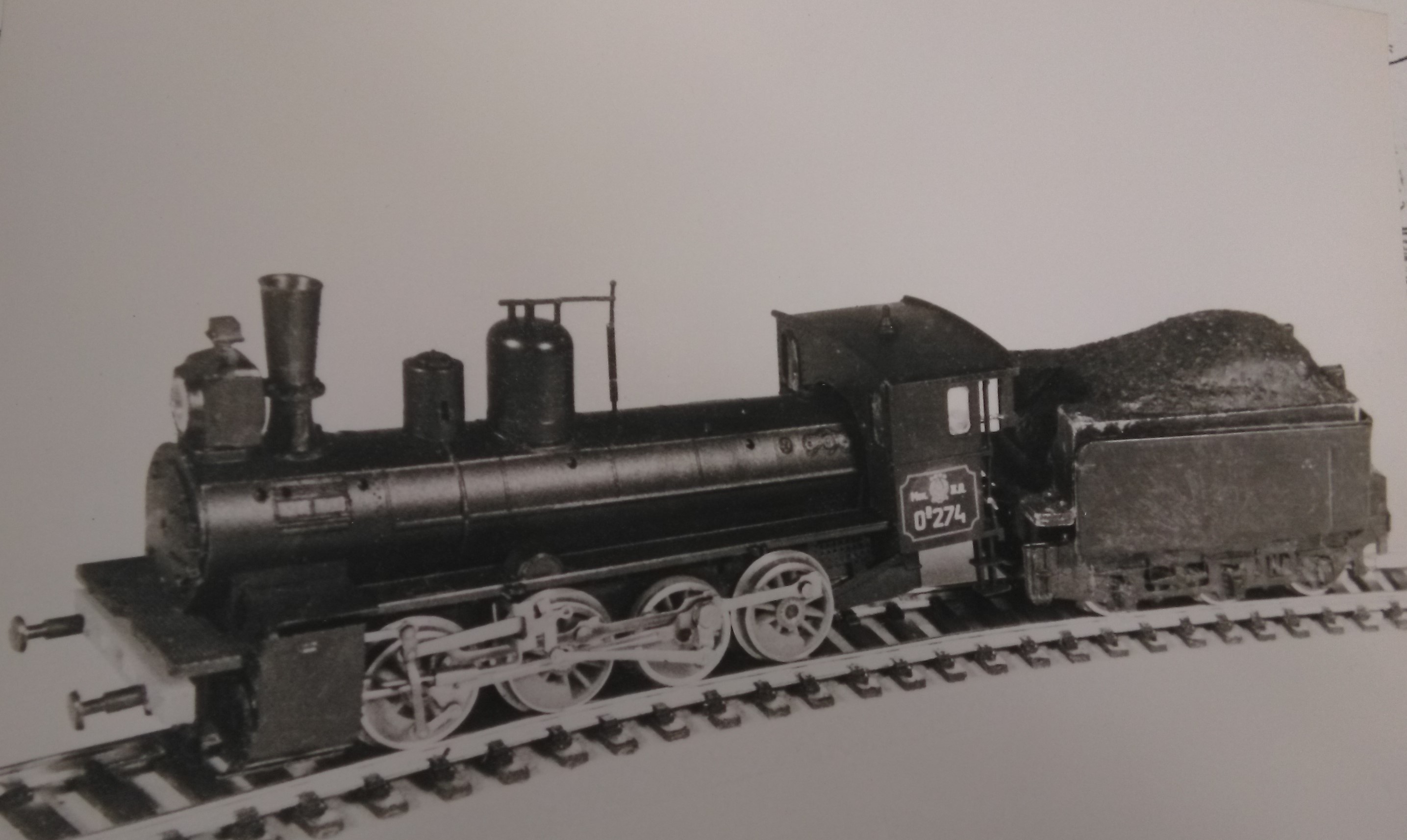 Модель паровоза Ов из первой партии без накладных деталей. Фото из заводского архива